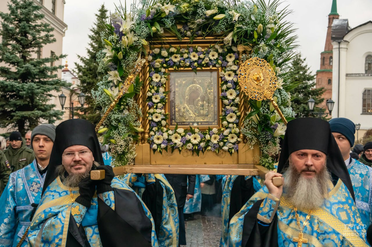 В Казани прошел крестный ход в честь Казанской иконы Божией Матери