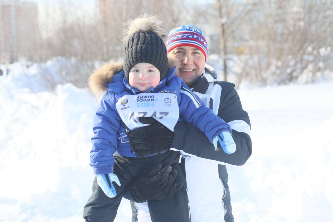В Казани, несмотря на мороз, состоялась ежегодная массовая лыжная гонка «Лыжня Татарстана-2024»