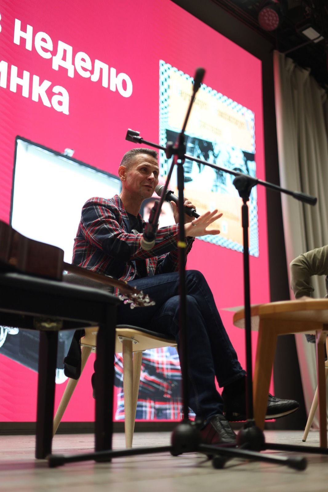 В Национальной библиотеке РТ состоялась встреча с лидером группы «Волга-Волга» Антоном Салакаевым