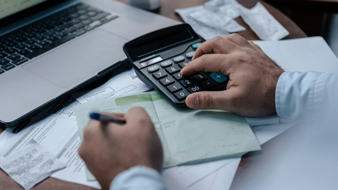 Повышенная оплата труда в праздничные дни ноября 2025 года в Татарстане