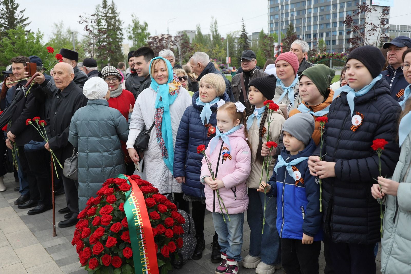 В Казани открыли памятник поэту-герою Фатиху Кариму