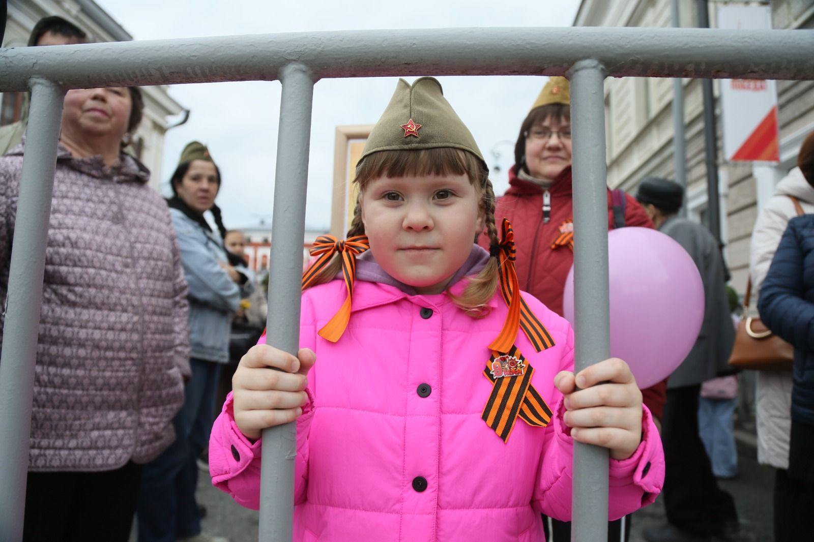 В Казани торжественно прошла акция «Бессмертный полк» – в шествии приняли участие 150 тысяч человек