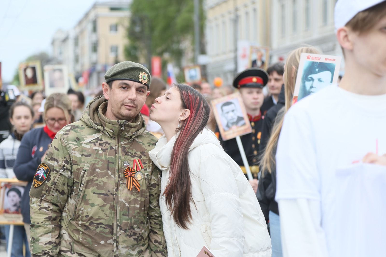 В Казани торжественно прошла акция «Бессмертный полк» – в шествии приняли участие 150 тысяч человек
