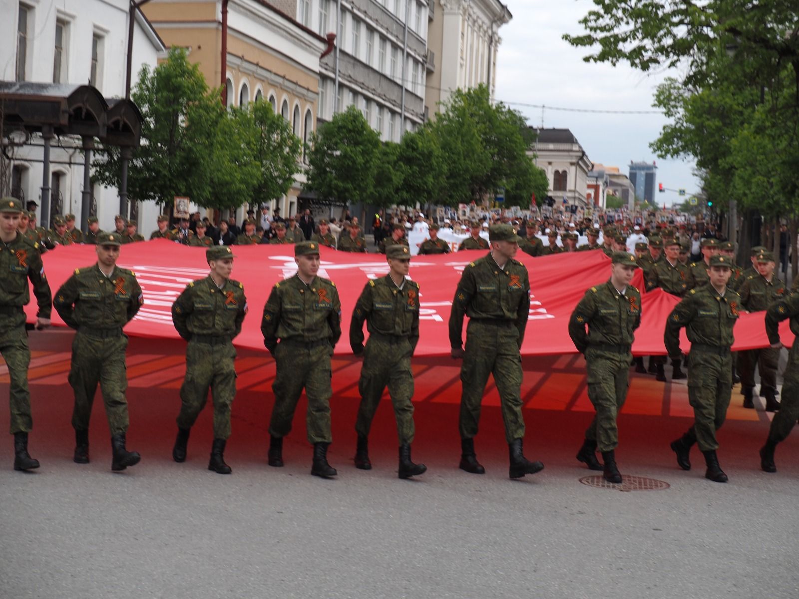 В Казани торжественно прошла акция «Бессмертный полк» – в шествии приняли участие 150 тысяч человек