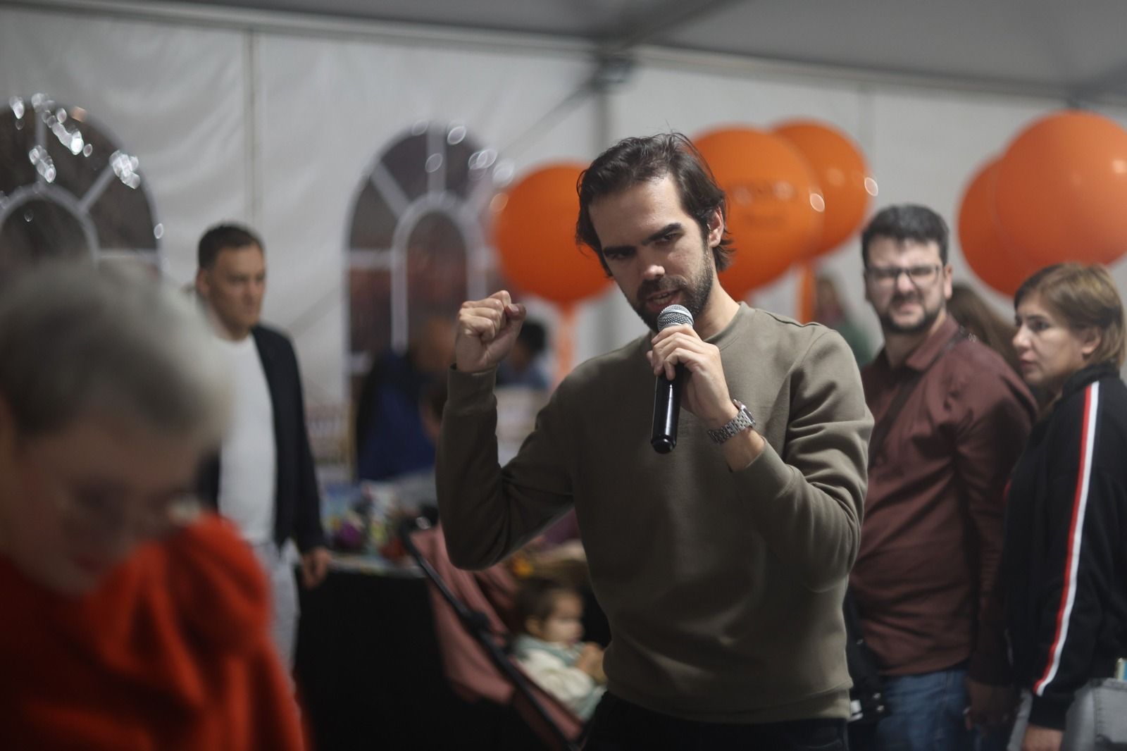 В День Республики в детском парке Елмай на Набережной Казанки прошел семейный книжный фестиваль «ТауФест»