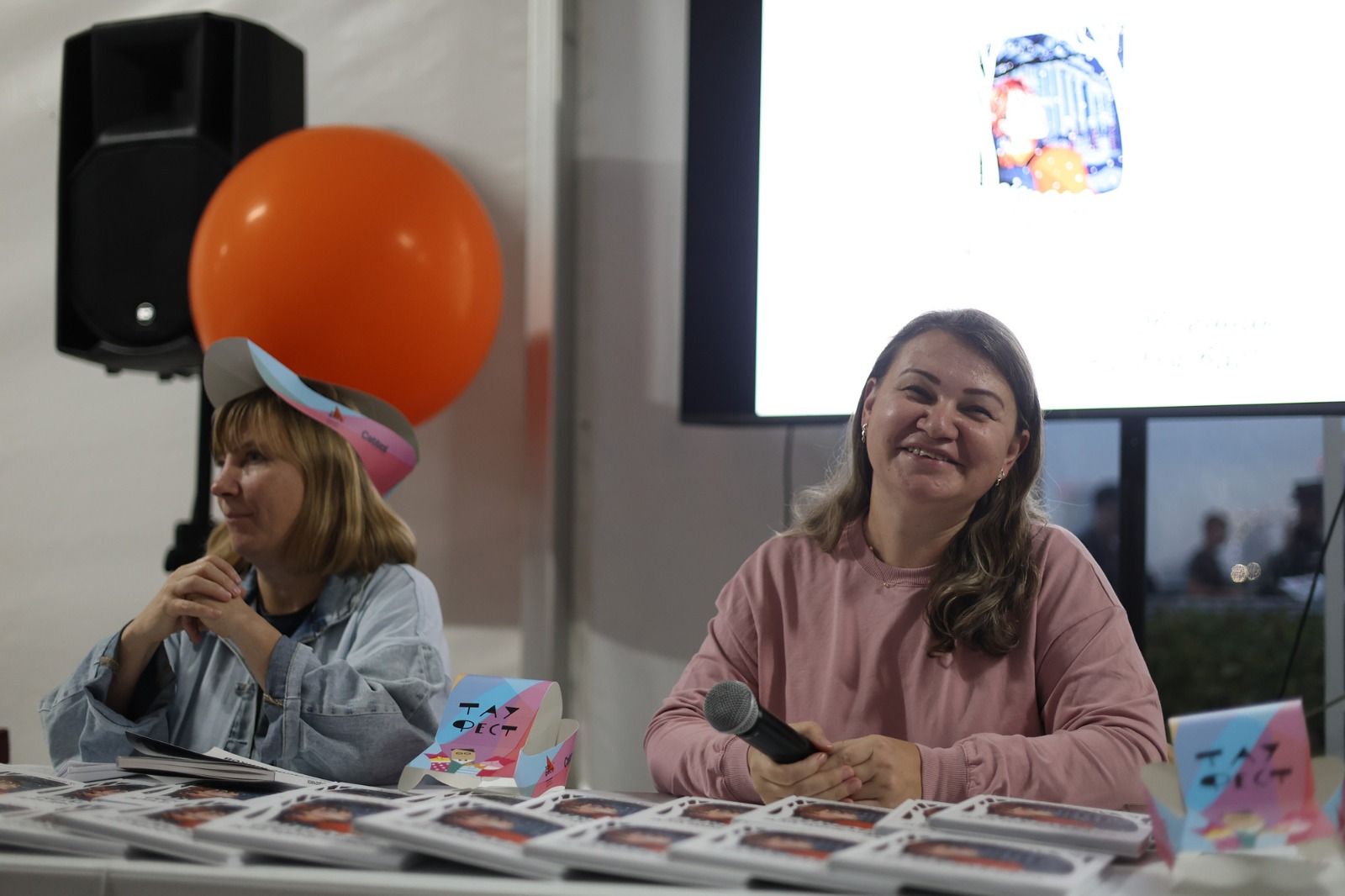 В День Республики в детском парке Елмай на Набережной Казанки прошел семейный книжный фестиваль «ТауФест»