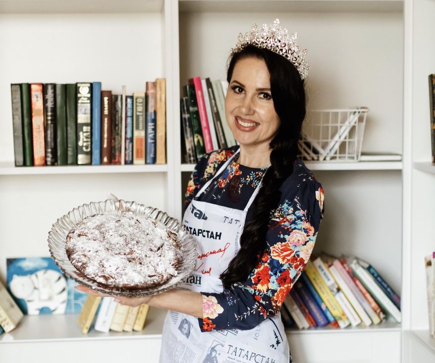 «Книжная» шарлотка от Венеры Шамсутдиновой
