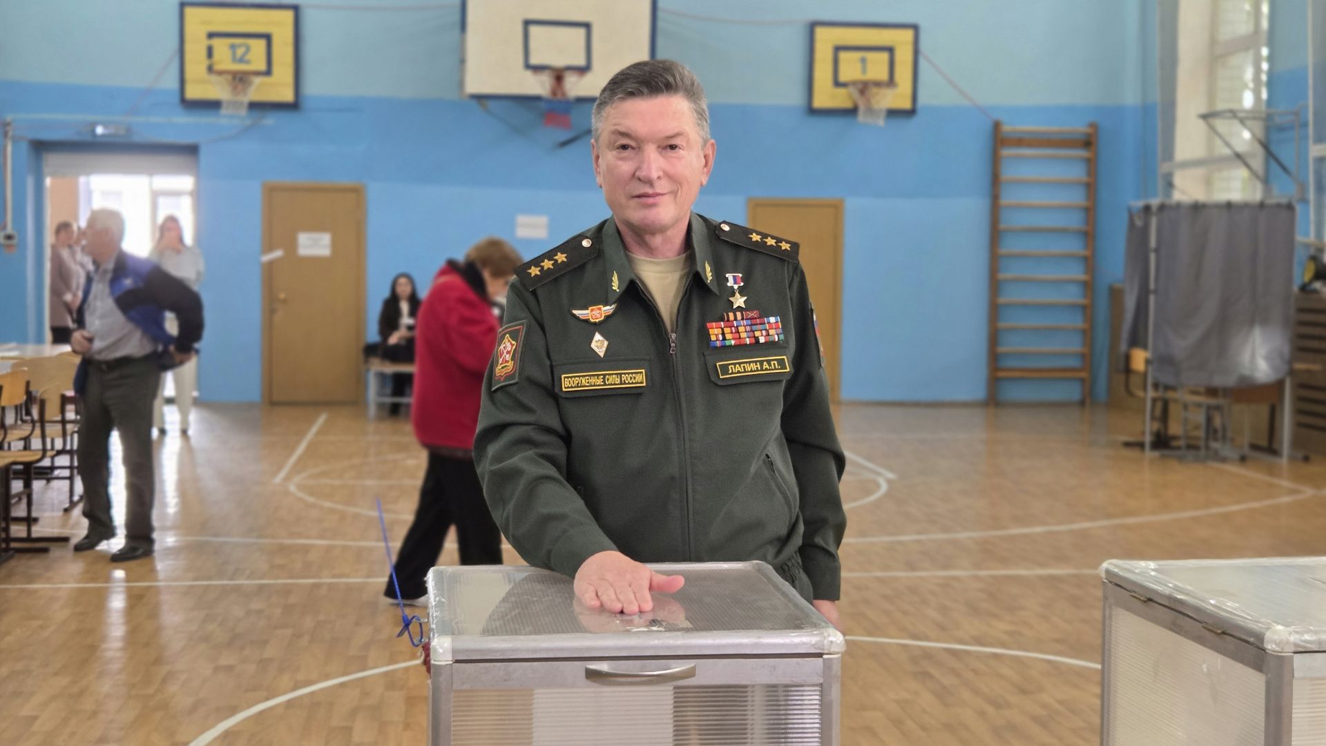 Александр Лапин, Герой России: «Быть первым – смысл жизни»