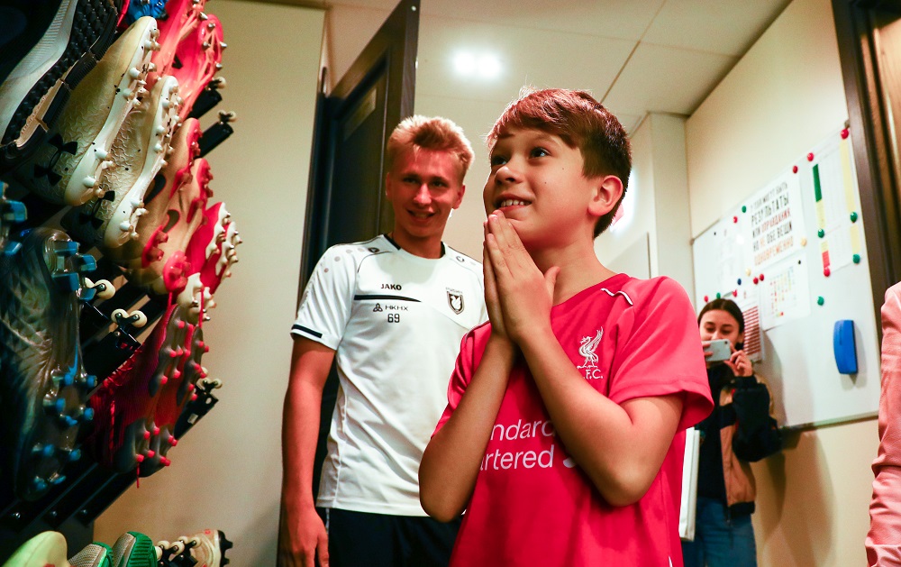 Маленькие жители «Дома Роналда Макдоналда» в Казани посетили базу футбольного клуба «Рубин».