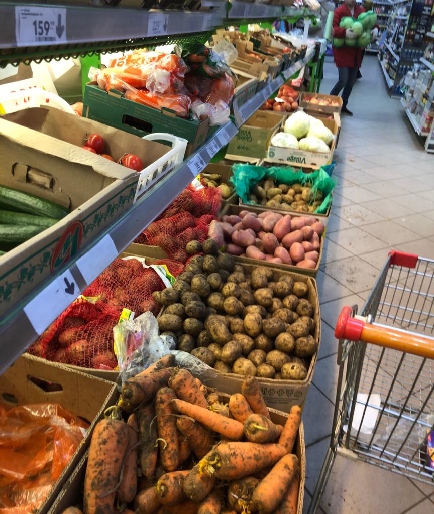 Не поддавайтесь панике – продуктов в магазинах достаточно!