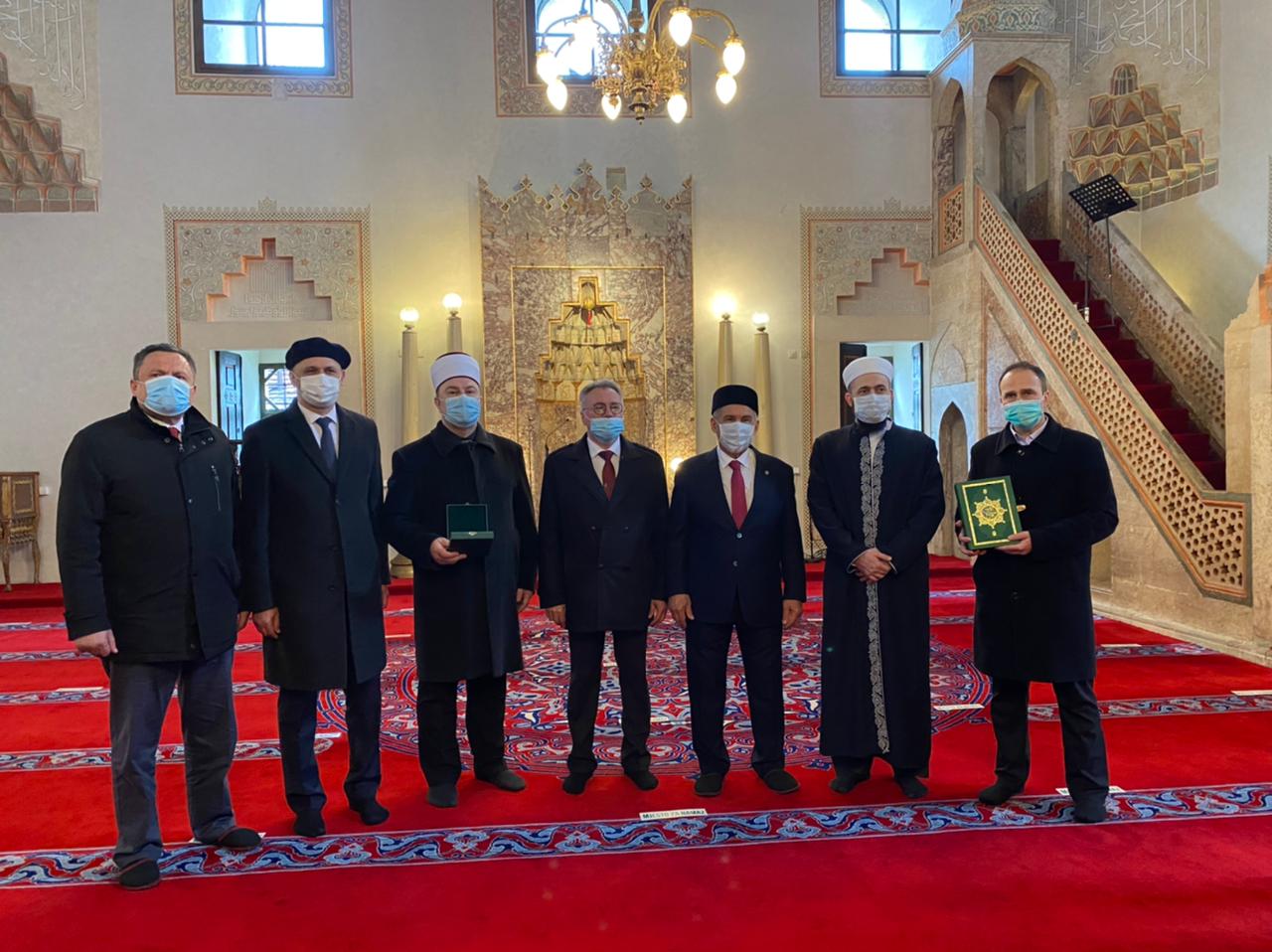 Президент Татарстана в рамках поездки в Боснию и Герцеговину посетил мечеть Гази Хусрев-бега
