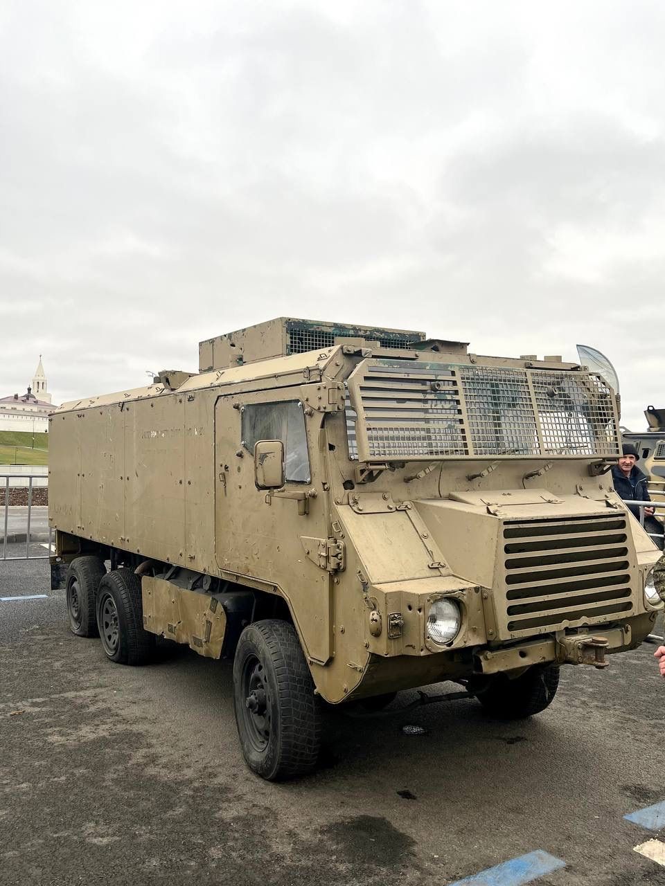 В Казани открылась передвижная выставка трофейной техники с полей СВО