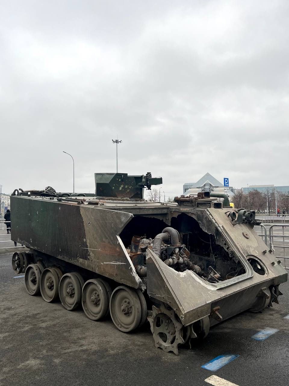 В Казани открылась передвижная выставка трофейной техники с полей СВО