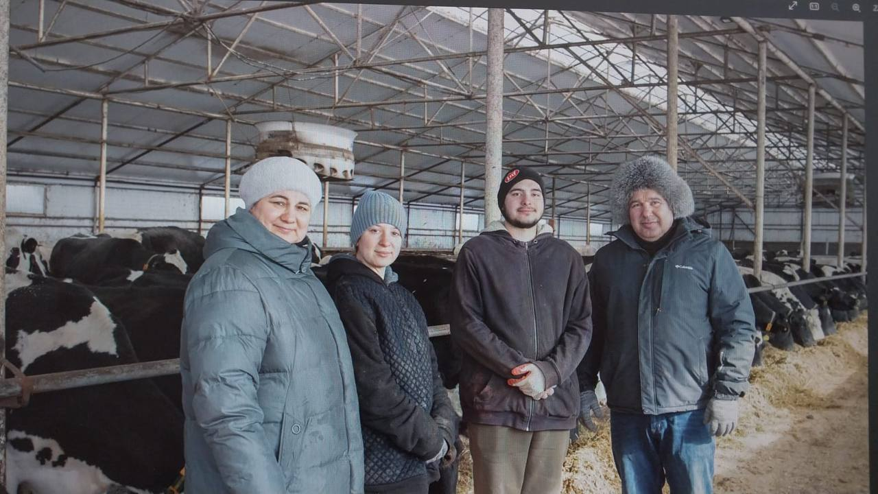 Биектау районының Торнаяз авылы фермеры Латыйповлар хуҗалыгында  сыерларны робот сава!