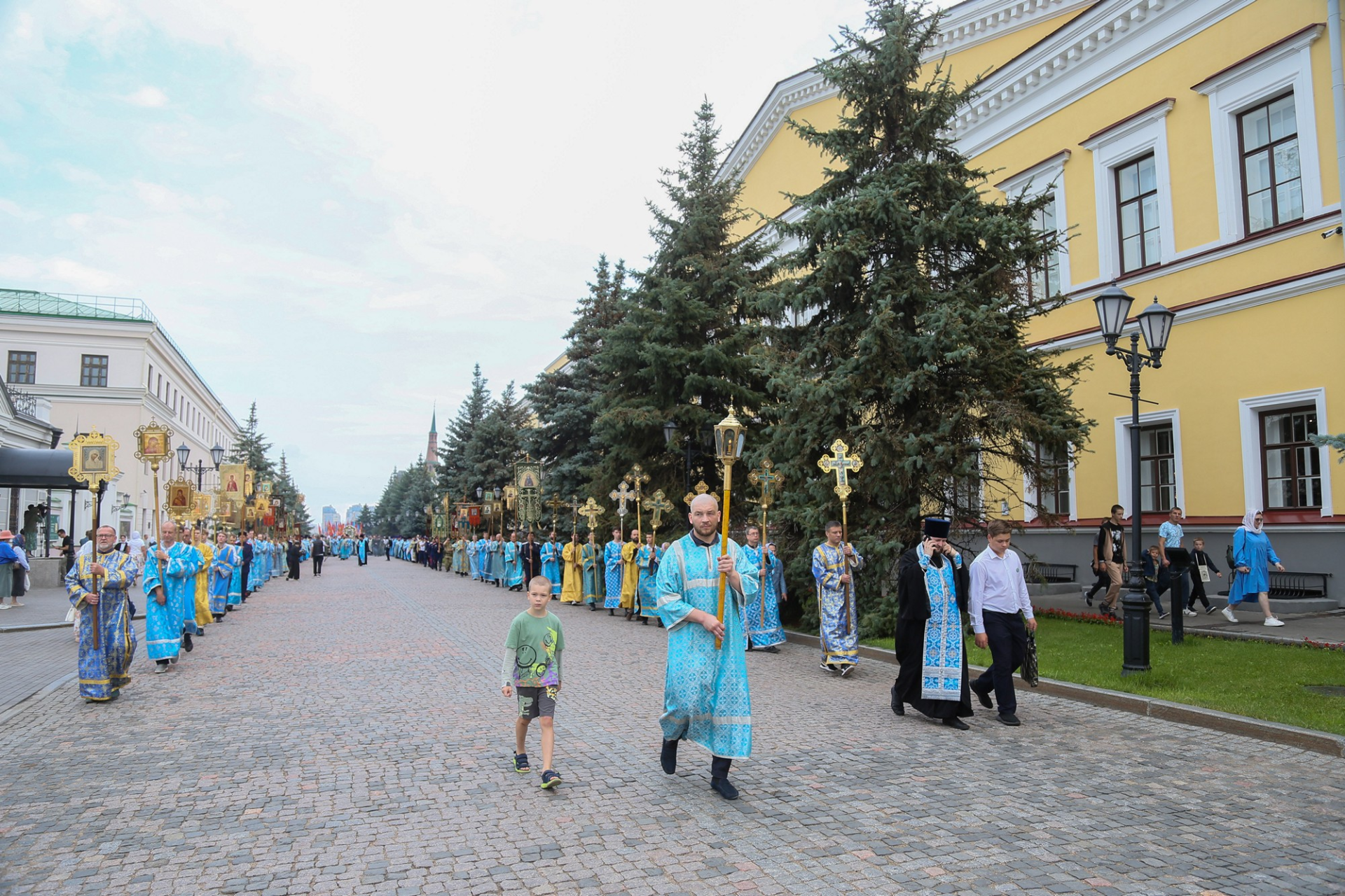 В Казани прошел крестный ход, посвященный 445-летию явления Казанской Иконы Божией Матери