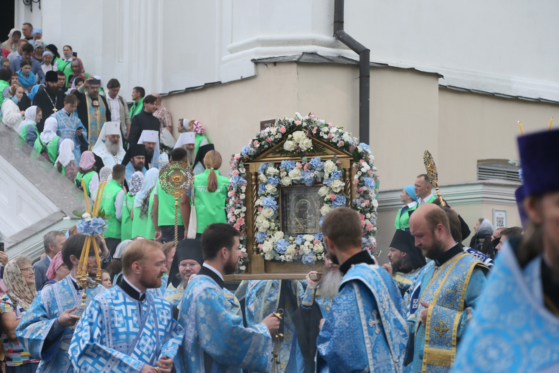 В Казани прошел крестный ход, посвященный 445-летию явления Казанской Иконы Божией Матери