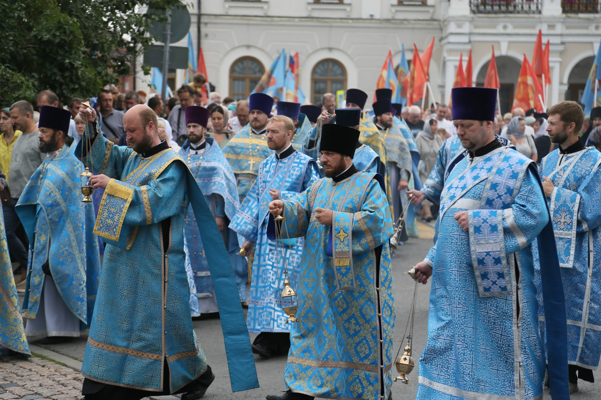 В Казани прошел крестный ход, посвященный 445-летию явления Казанской Иконы Божией Матери