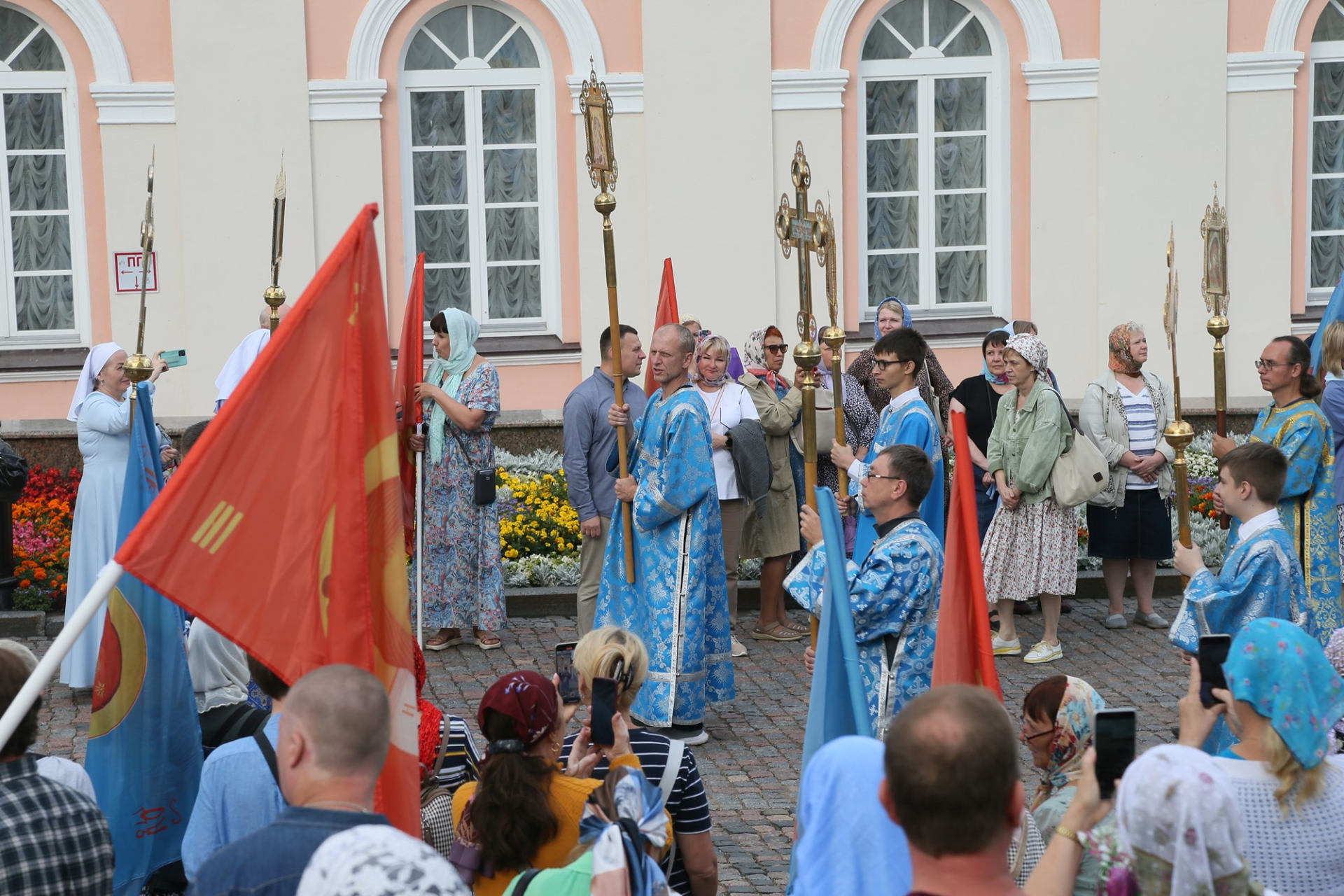 В Казани прошел крестный ход, посвященный 445-летию явления Казанской Иконы Божией Матери