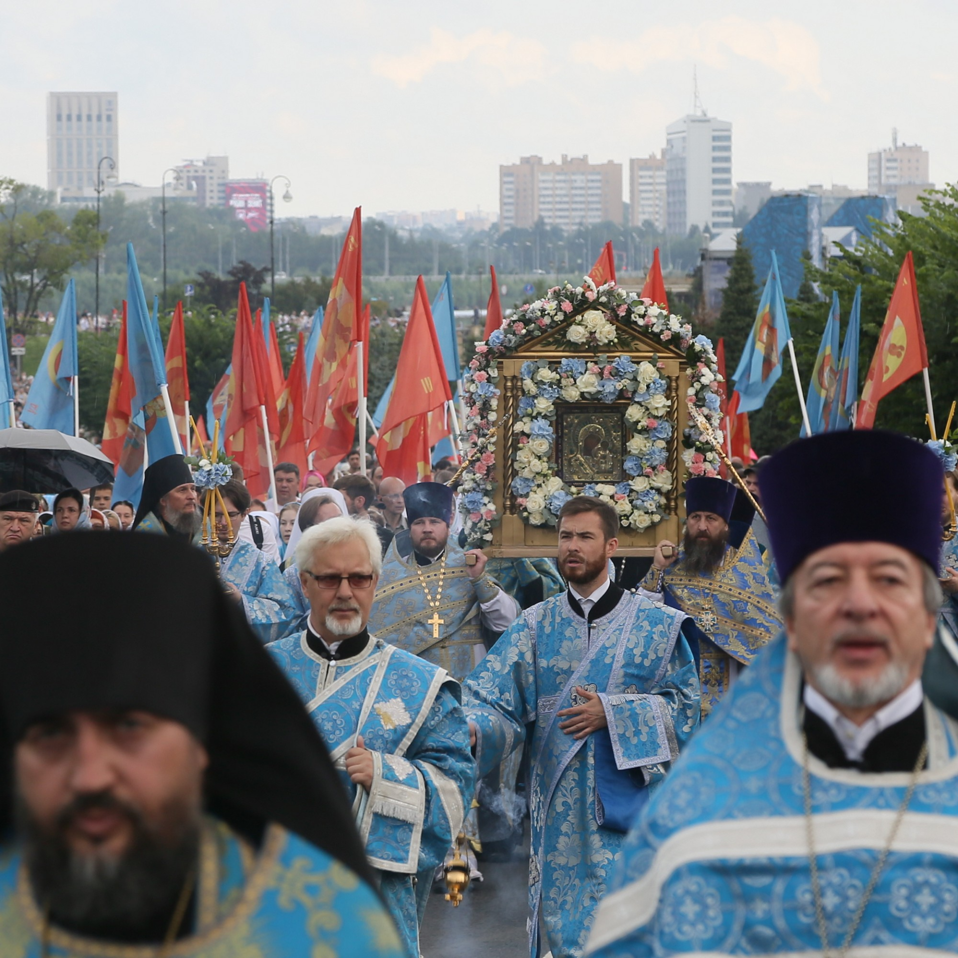 В Казани прошел крестный ход, посвященный 445-летию явления Казанской Иконы Божией Матери