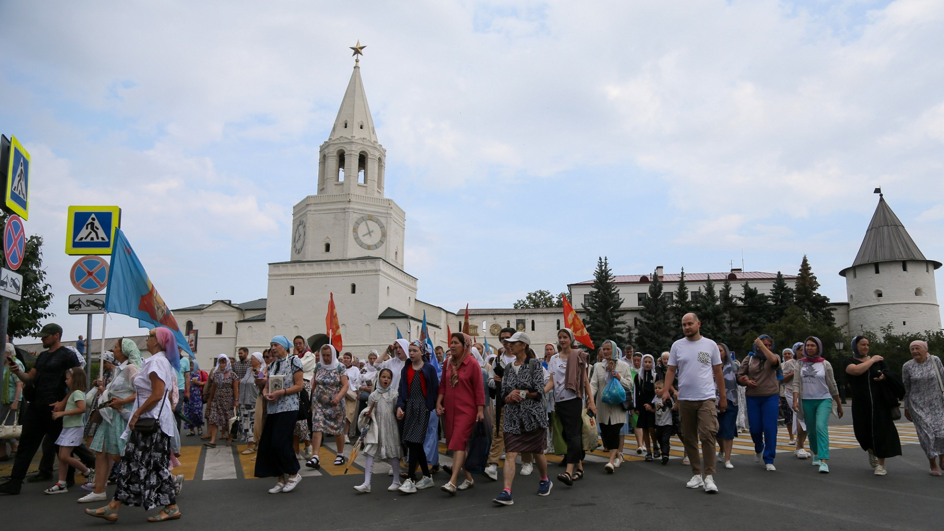 В Казани прошел крестный ход, посвященный 445-летию явления Казанской Иконы Божией Матери