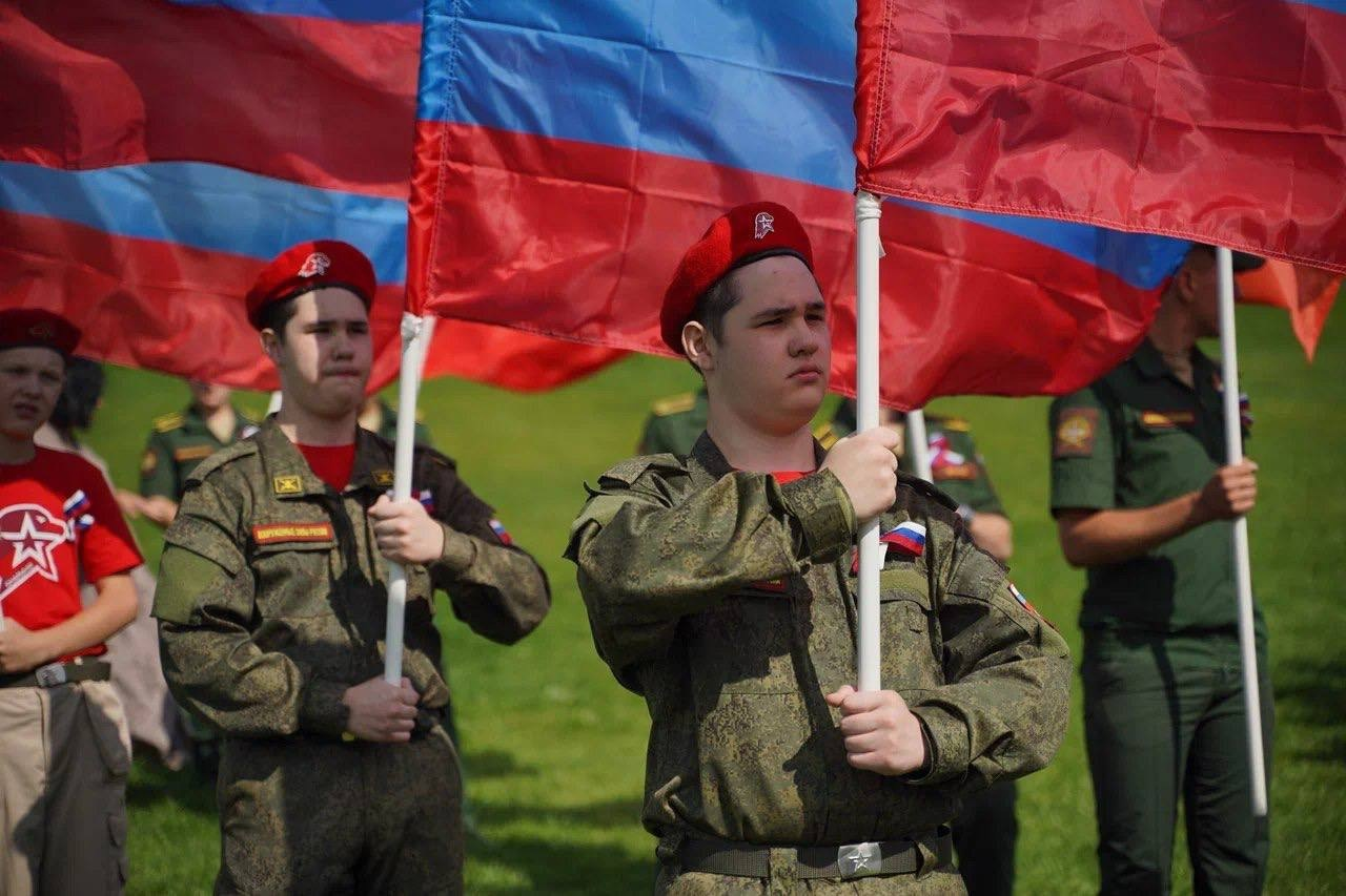 В Казани прошла патриотическая акция «Живой флаг»