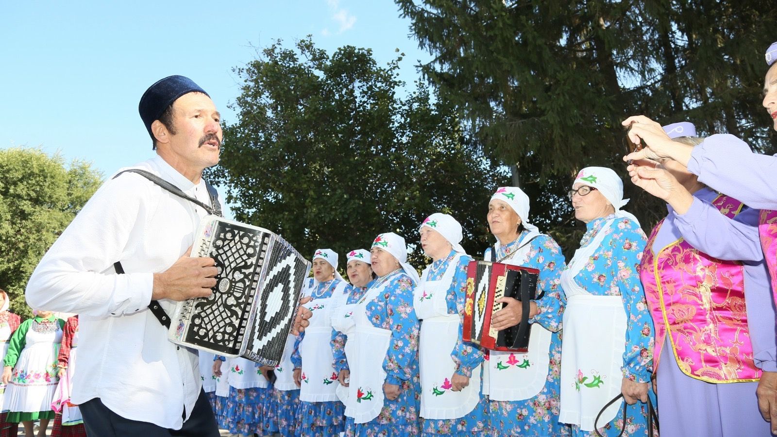 Сегодня состоялся праздничный концерт, на котором выступили лучшие ансамбли Татарстана