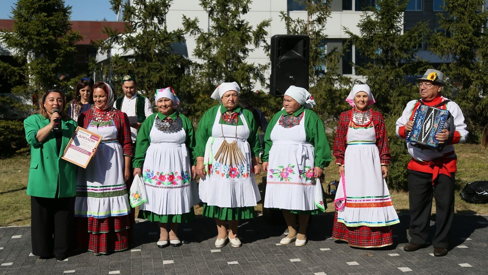 Сегодня состоялся праздничный концерт, на котором выступили лучшие ансамбли Татарстана