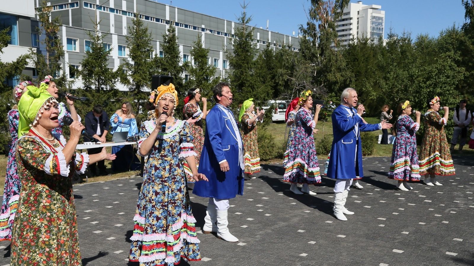 Сегодня состоялся праздничный концерт, на котором выступили лучшие ансамбли Татарстана