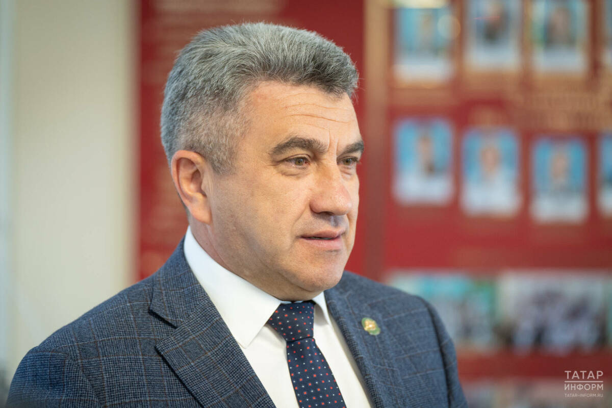 Хадиуллин поздравил выпускников Татарстана с окончанием учебного года