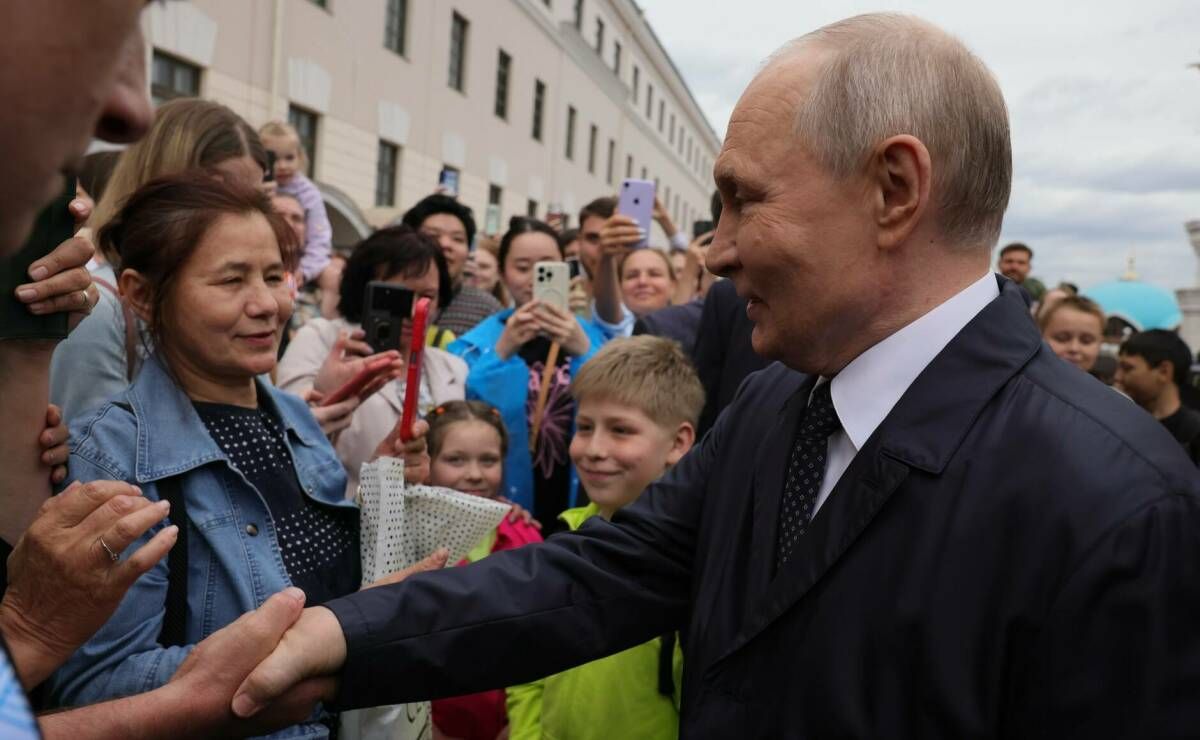 Путин посетил храм и мечеть в Казанском Кремле и пообщался с прихожанами