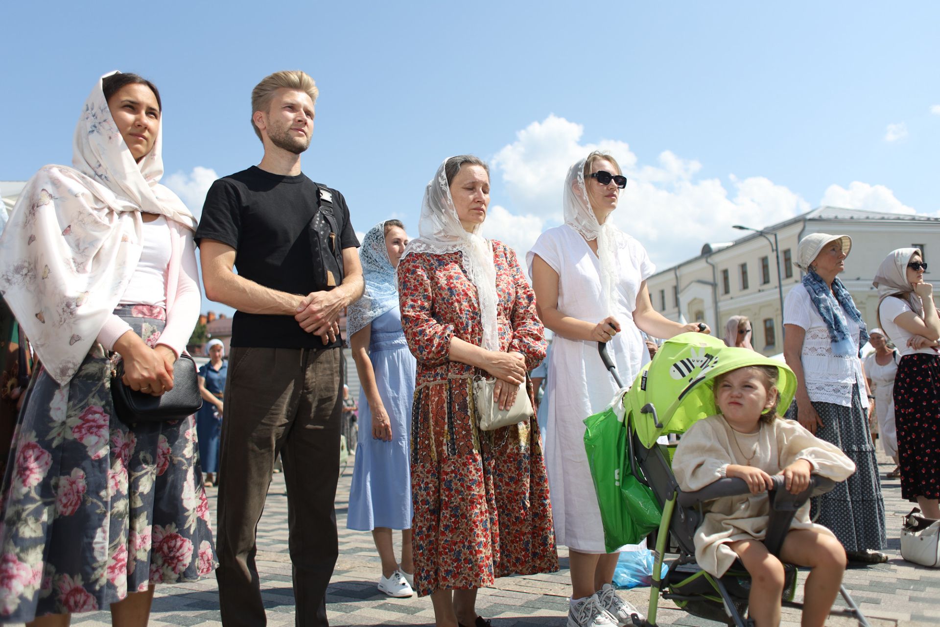 «Белый цветок» в Казани: на ярмарке у Казанского собора собрали средства для детей из нуждающихся семей