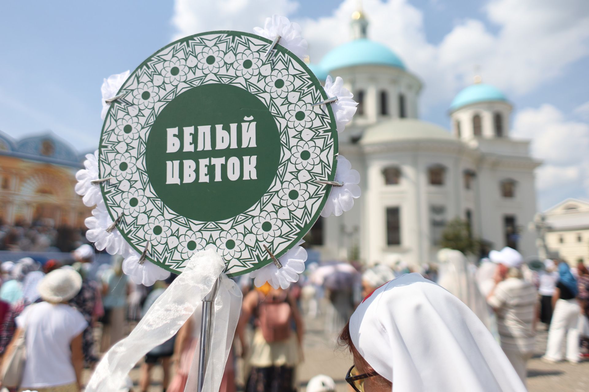 «Белый цветок» в Казани: на ярмарке у Казанского собора собрали средства для детей из нуждающихся семей