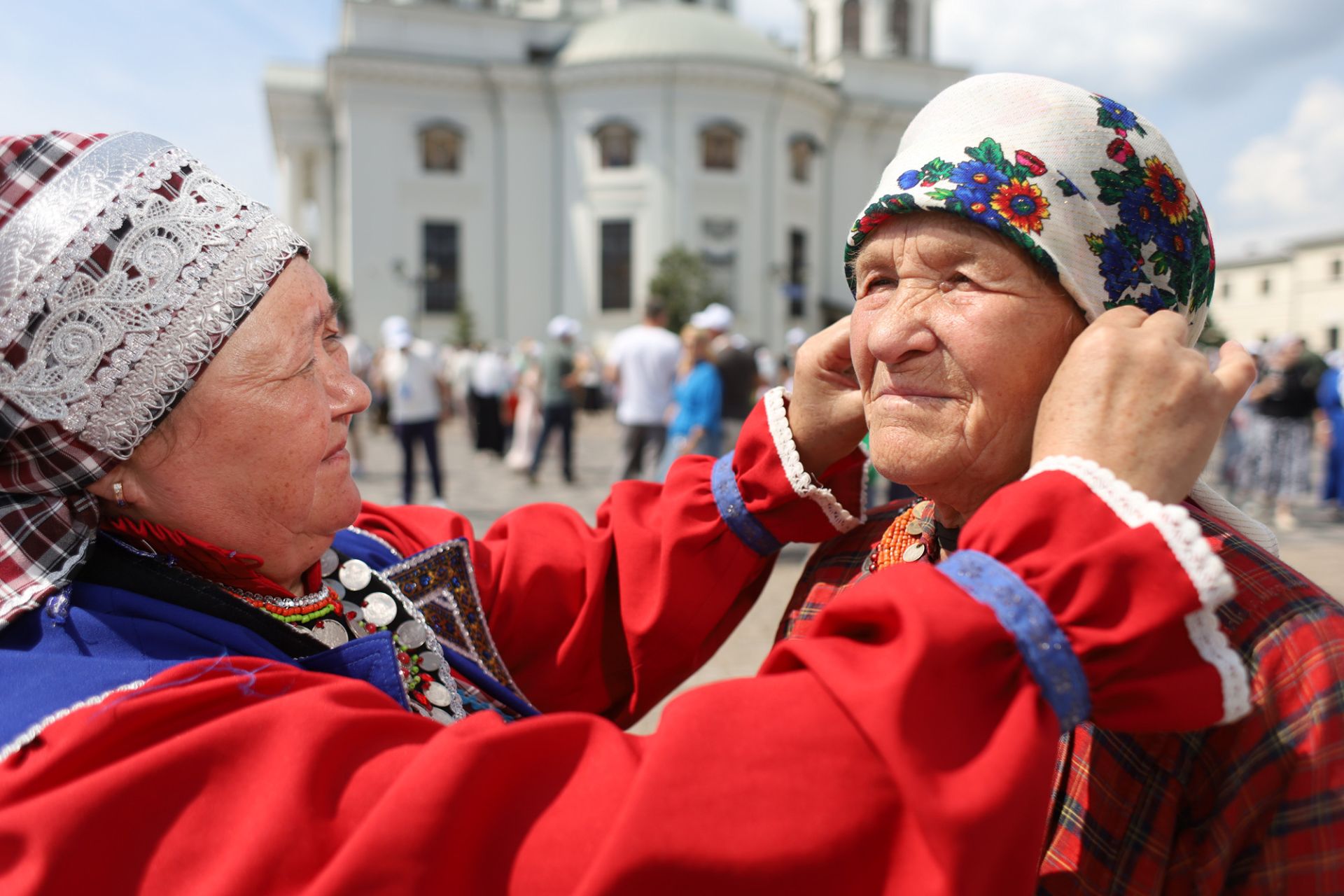 «Белый цветок» в Казани: на ярмарке у Казанского собора собрали средства для детей из нуждающихся семей