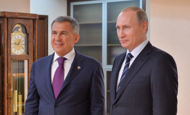 Владимир Путин поздравил Рустама Минниханова с юбилеем