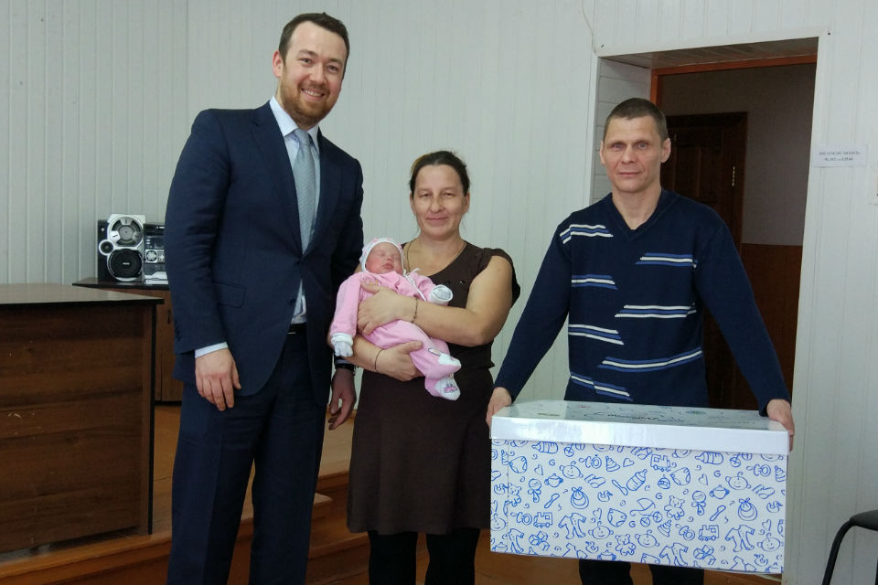 Фундамент уверенности: «Коробки малыша» получили многодетные мамы Рыбно-Слободского района