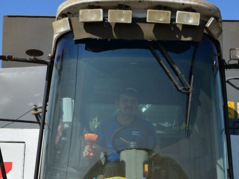 – Буду работать здесь, на земле!