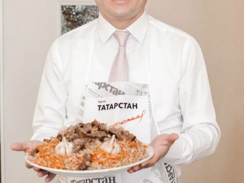 Үзбәкстан консулы пешергән үзбәк пылавы