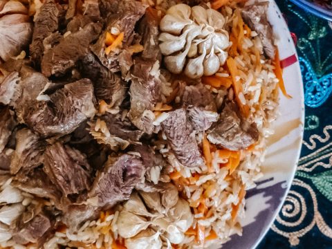 Үзбәкстан консулы пешергән үзбәк пылавы