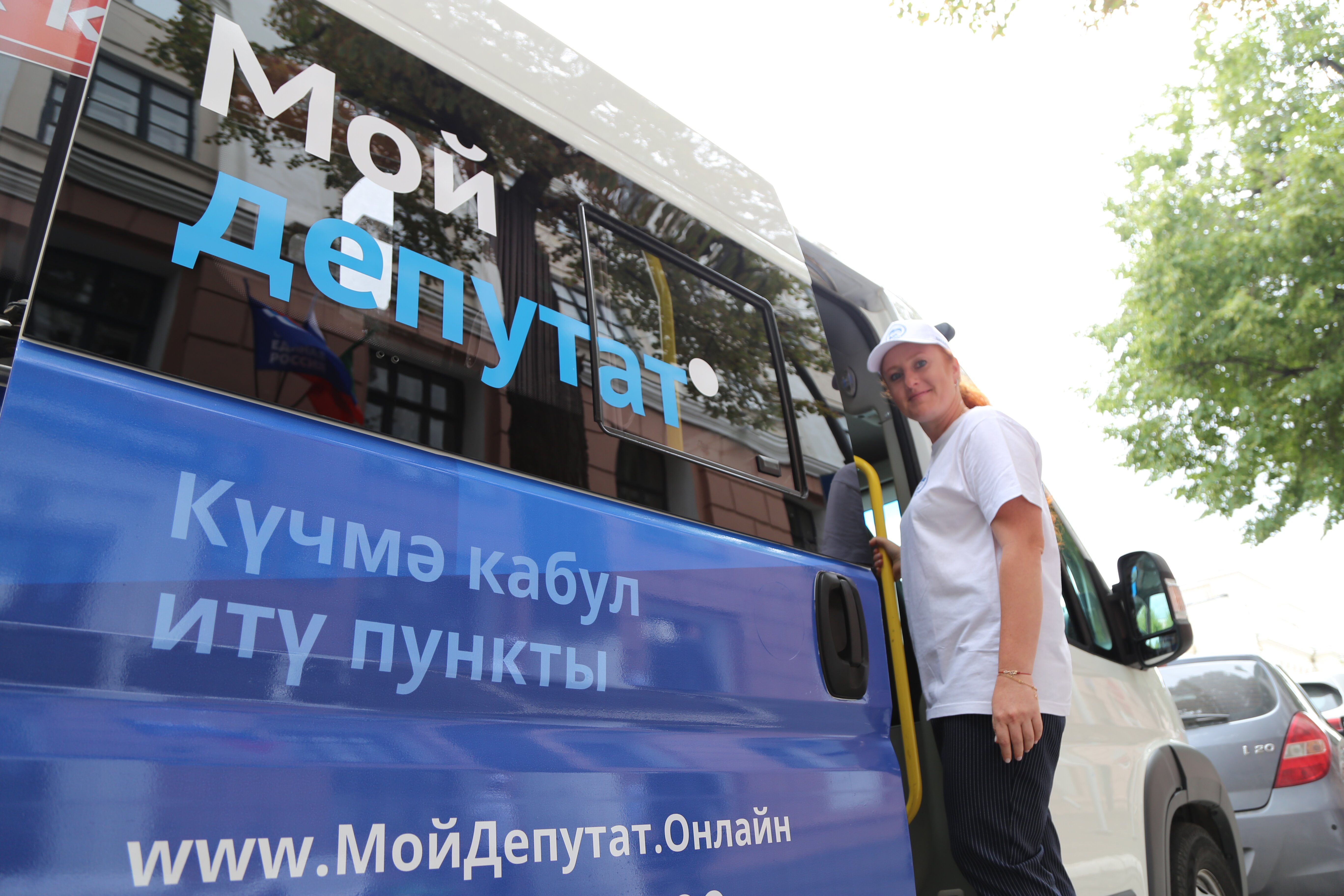 В республике начали работу мобильные приемные «Единой России»