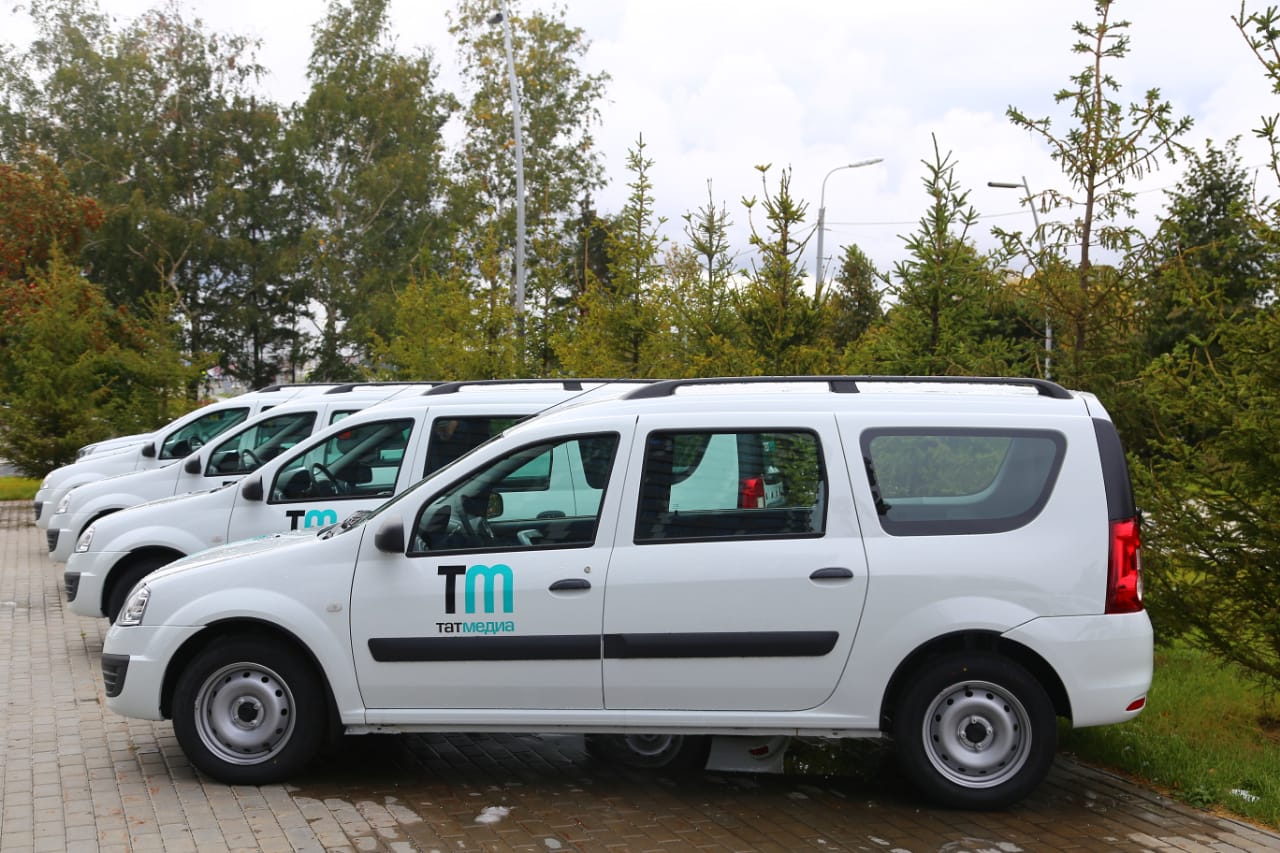 35 новых автомобилей получили городские и районные редакции Татарстана