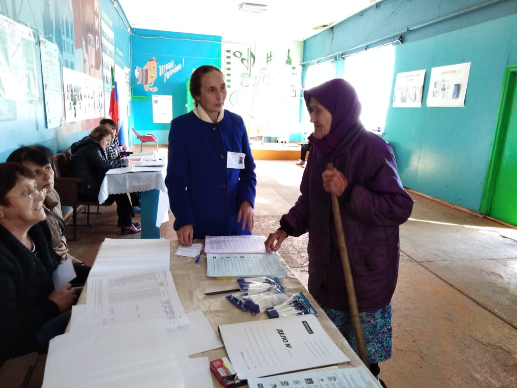 95-летняя избирательница в Кукморском районе подала пример односельчанам и проголосовала в числе первых