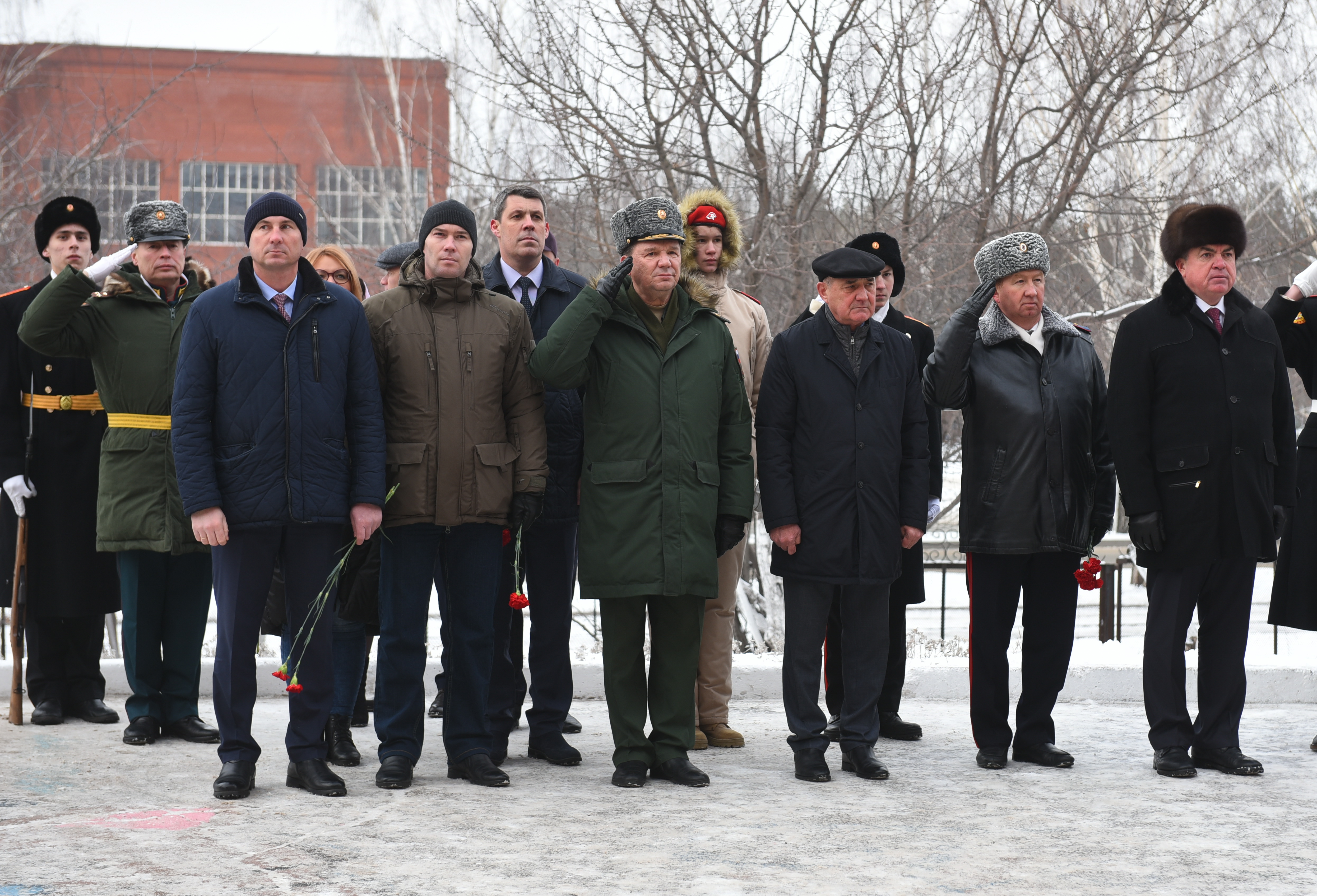 В Челнах открыли памятник младшему сержанту 6-ой роты Псковской дивизии Дмитрию Бадретдинову