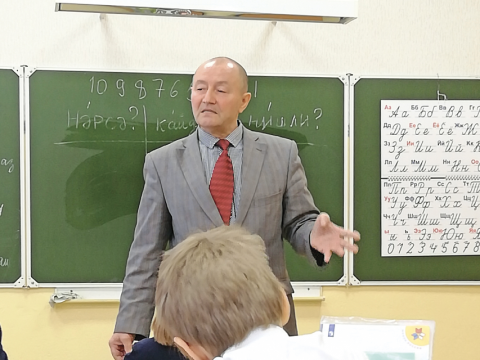 Надо учить языки, играя