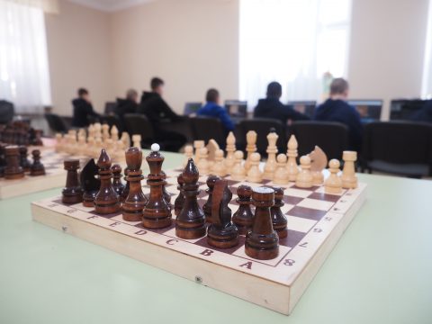 Шах и мат в сложных обстоятельствах