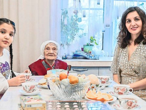 «Чыршы, чыршы, без сине сагынып көттек ел буе...»