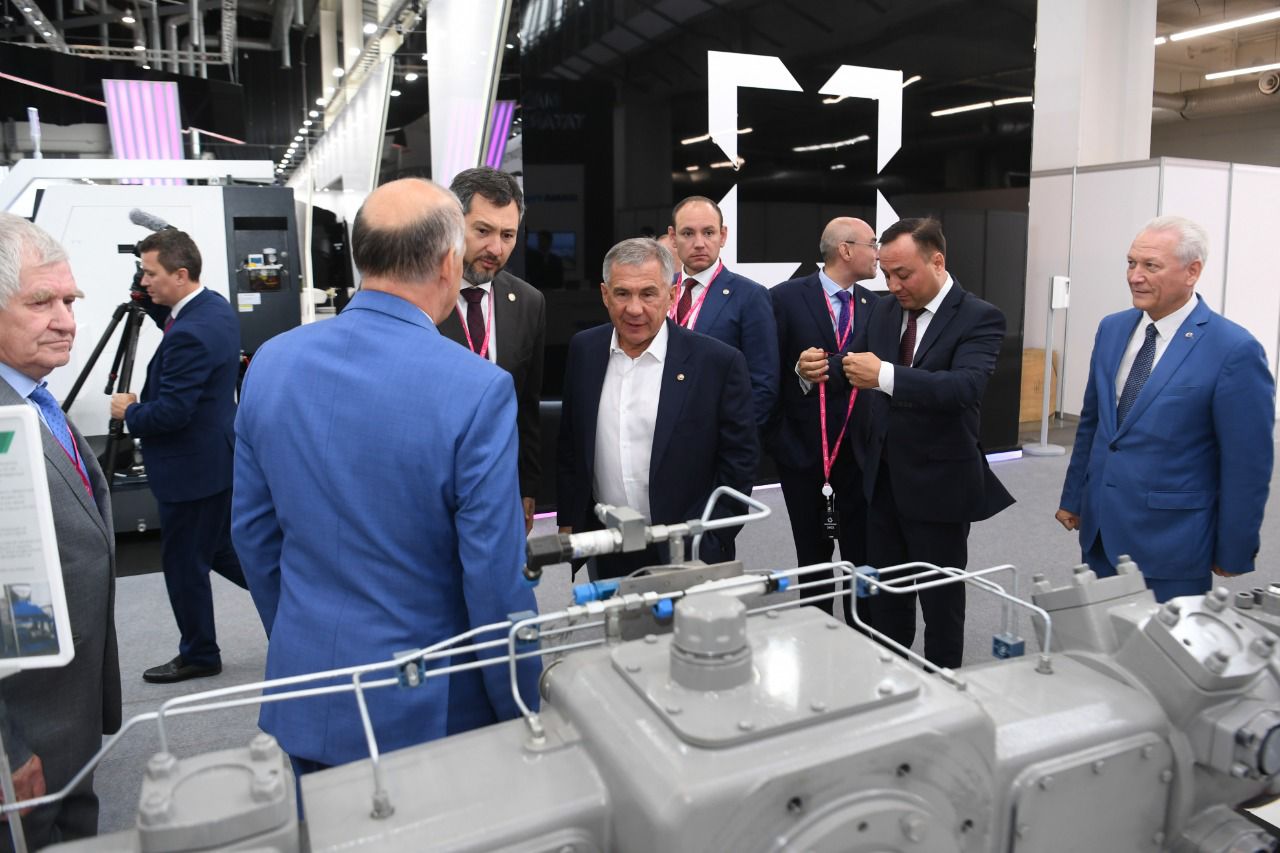 Президент Республики Татарстан принимает участие в Международной промышленной выставке «Иннопром-2022»